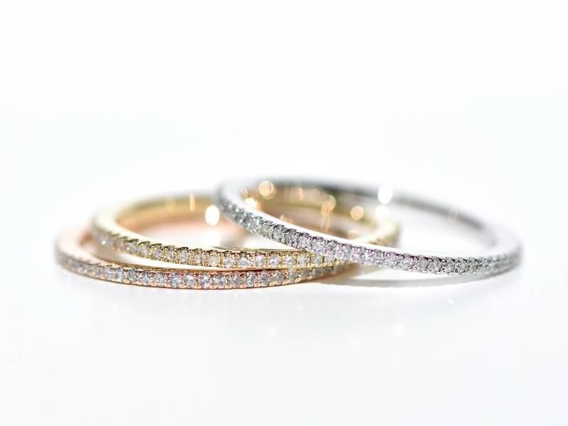 18K Micro Pave Diamant Eternity Band von Theodele