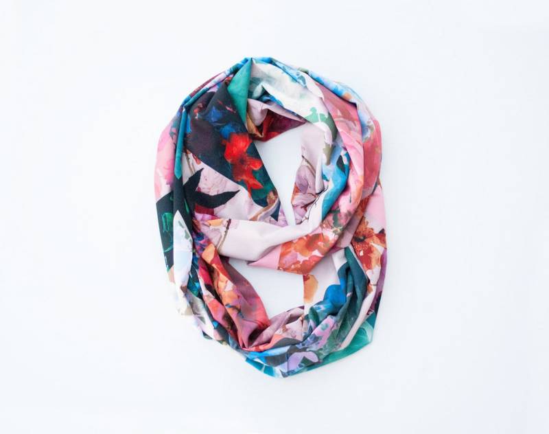 Traumgarten Loopschal - Floraler Damen-Rundschal Leichter Boho Herbstschal von Theorium