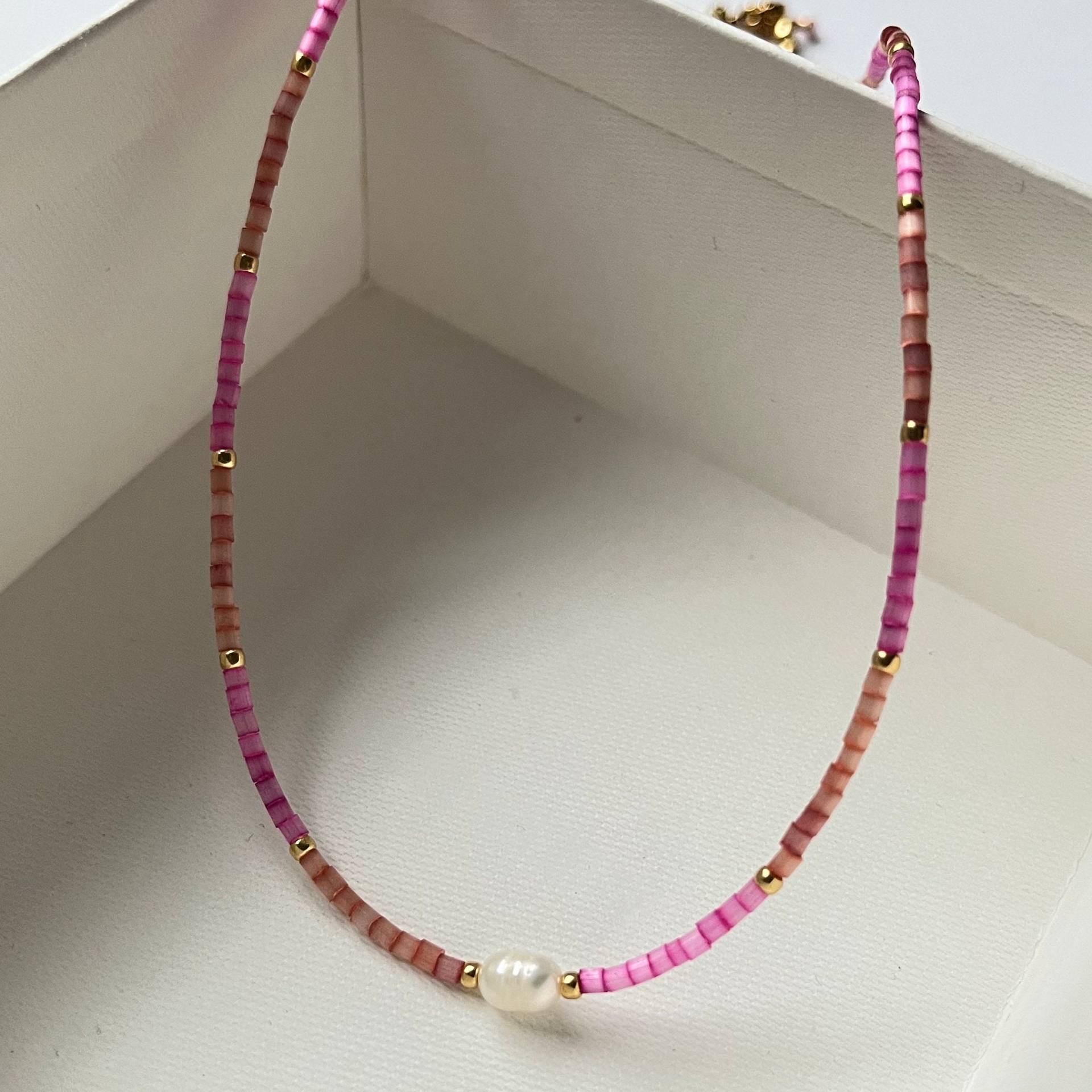 Edelstahl Perlenkette Mit Süßwasserperle Und Rosa Gold Perlen von ThepearlnextdoorDE