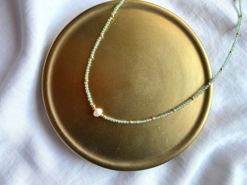 Edelstein Perlenkette Mit Quarz Perlen in Mintgrün Und Süßwasserperlen von ThepearlnextdoorDE