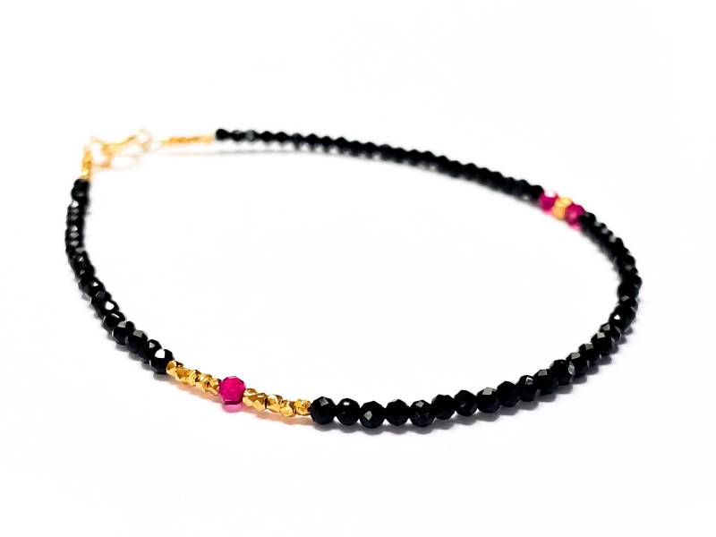 Schwarzer Onyx Granat Perlenarmband Gold Filled Minimalist Schmuck von TherapyAccessories
