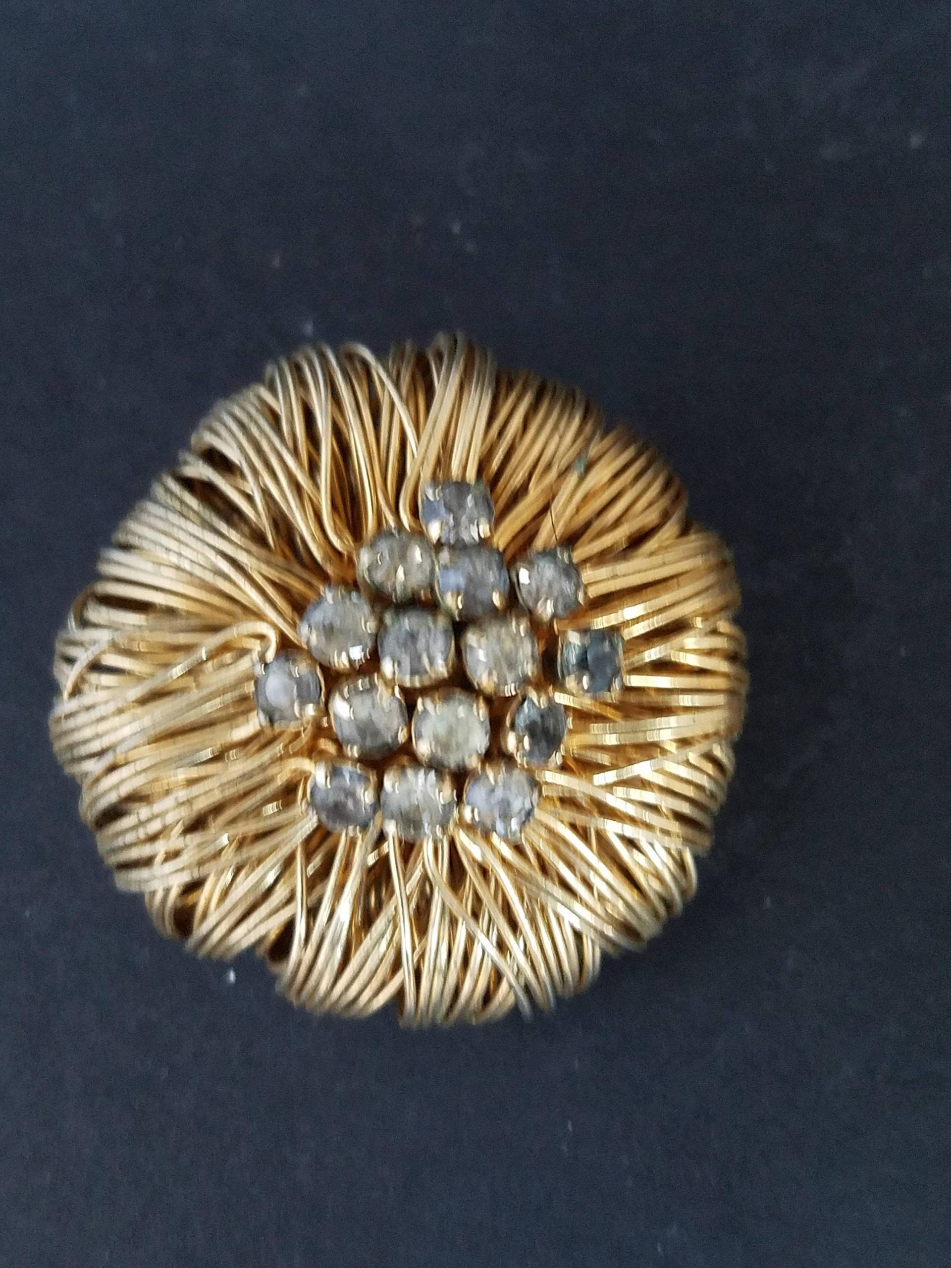 Runde Gold Ton Gewickeltdraht Mit Strass Brosche Runde Gold Ton Gewickeltdraht Mit Strass Brosche von ThereAndBackVintage