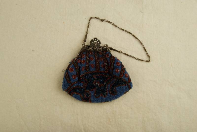 Antike Perlen Tasche Mit Verzierten Jugendstil Rahmen Und Kette Rsb von TheresaWellsStifel