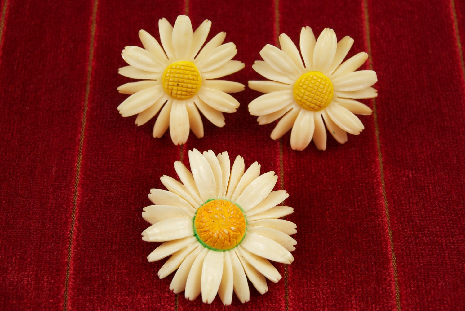 Fabelhafte Alte Daisy Ohrringe Und Pin Set von TheresaWellsStifel