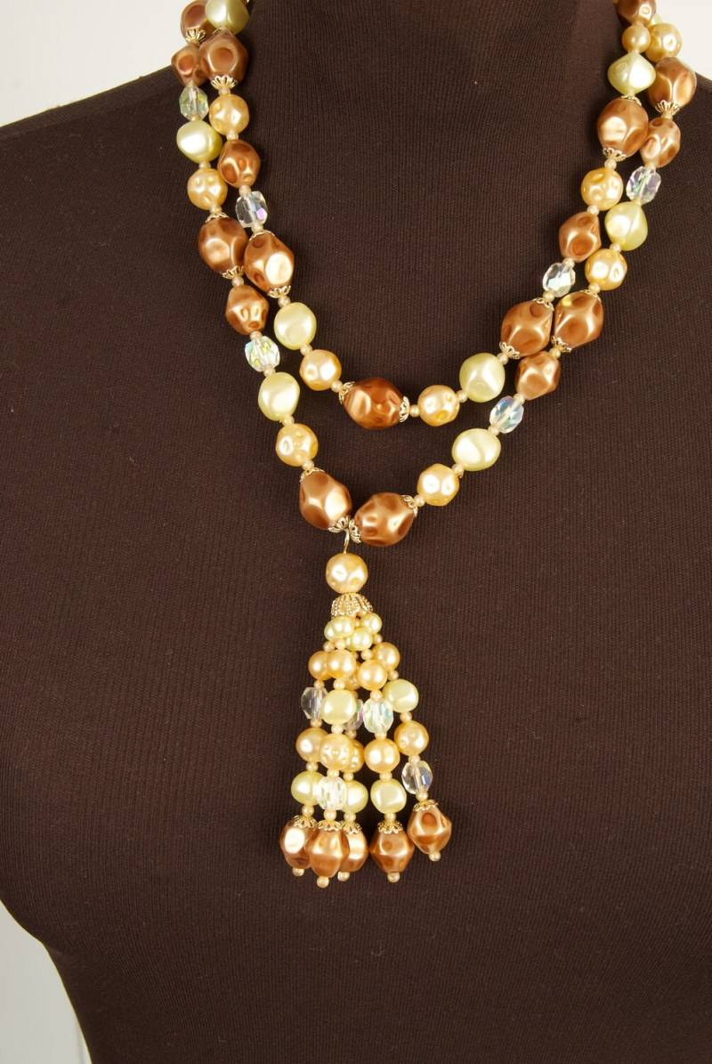 Fabelhafte Vintage Doppelstrang Halskette Mit Bead Quaste Anhänger von TheresaWellsStifel