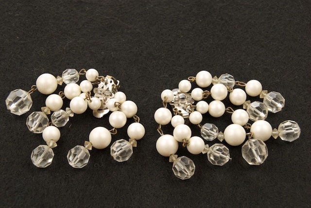 Marvella Perlen Und Kristall Cha Ohrringe von TheresaWellsStifel