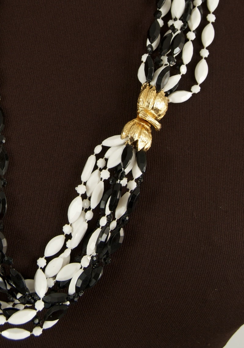 Sale Was 85 Fabelhafte Vogue Multi Strang Halskette in Schwarz Und Weiß von TheresaWellsStifel