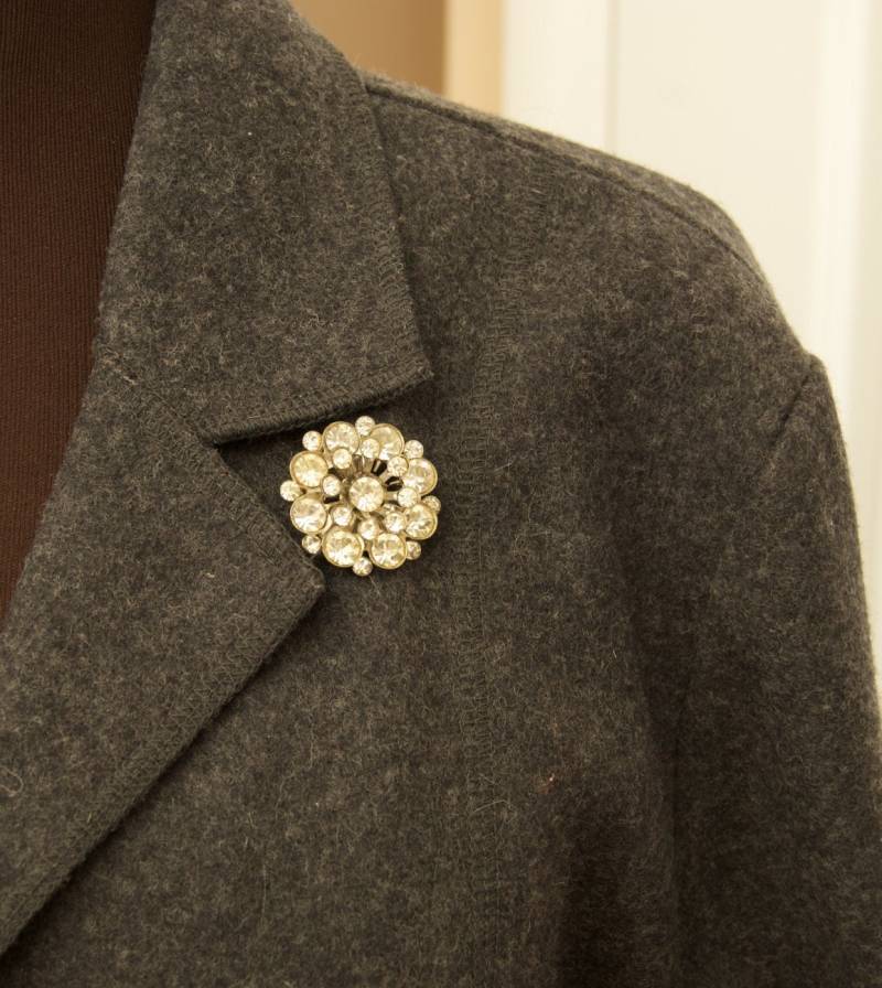 Vintage Dimensional Strass Brosche von TheresaWellsStifel