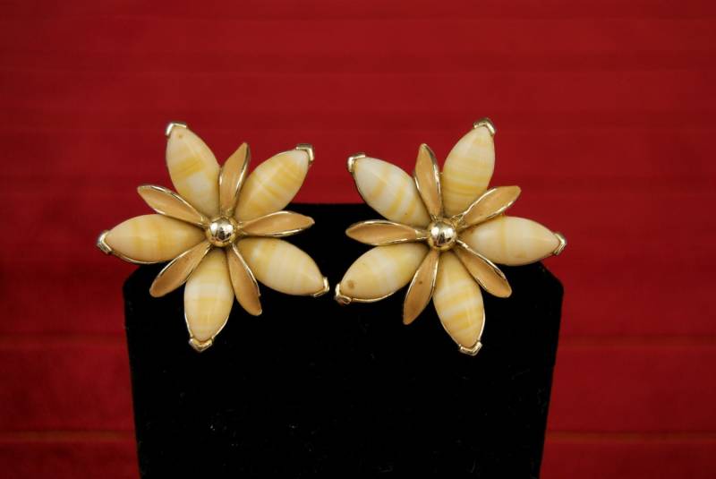 Vintage Emaille Und Duroplast Ohrclips von TheresaWellsStifel