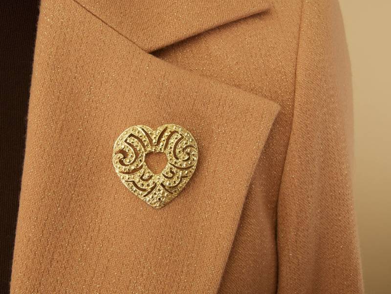 Vintage Goldfarbene Herz Brosche von TheresaWellsStifel