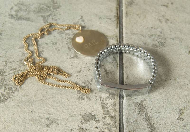 Vintage Lot Id Armband Und Halskette Gravierte Gail von TheresaWellsStifel