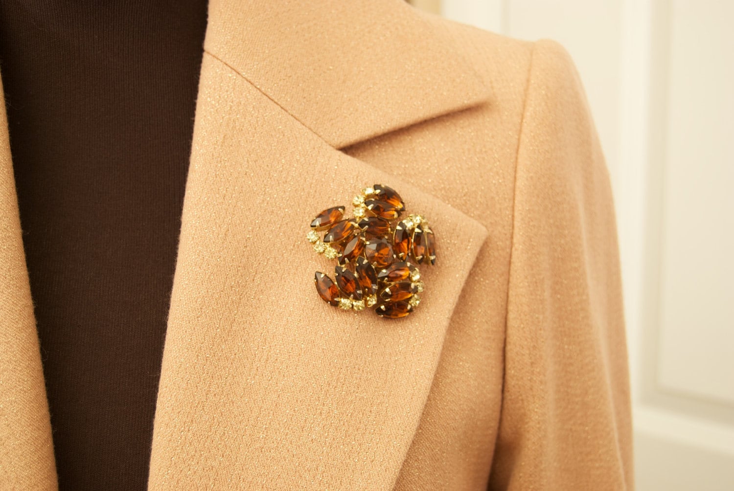 Vintage Zacken Set Brosche Aus Faux Topas Und Peridot von TheresaWellsStifel