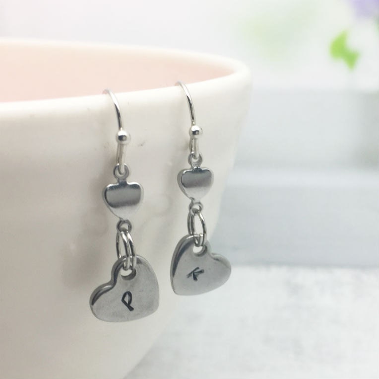 Handgestempelte Herzohrringe Aus Edelstahl Personalisierte Edelstahlohrringe Handgestempelte Herzohrringe Aus Edelstahl Personalisierte Edelstahlohrringe von ThetaJewellery