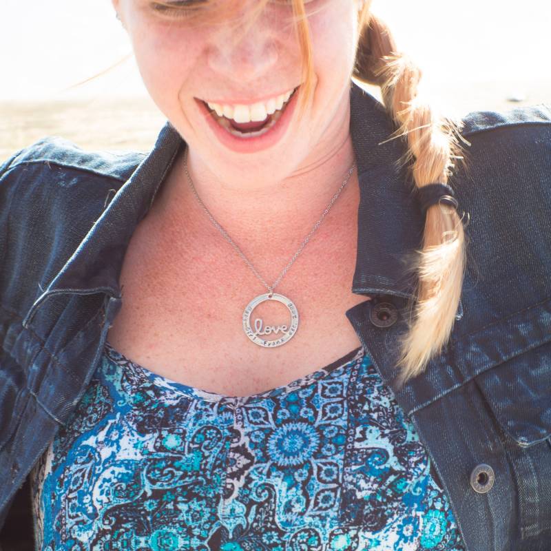 Personalisierte Liebeskette Handgestempelte Kindernamen, Edelstahl von ThetaJewellery