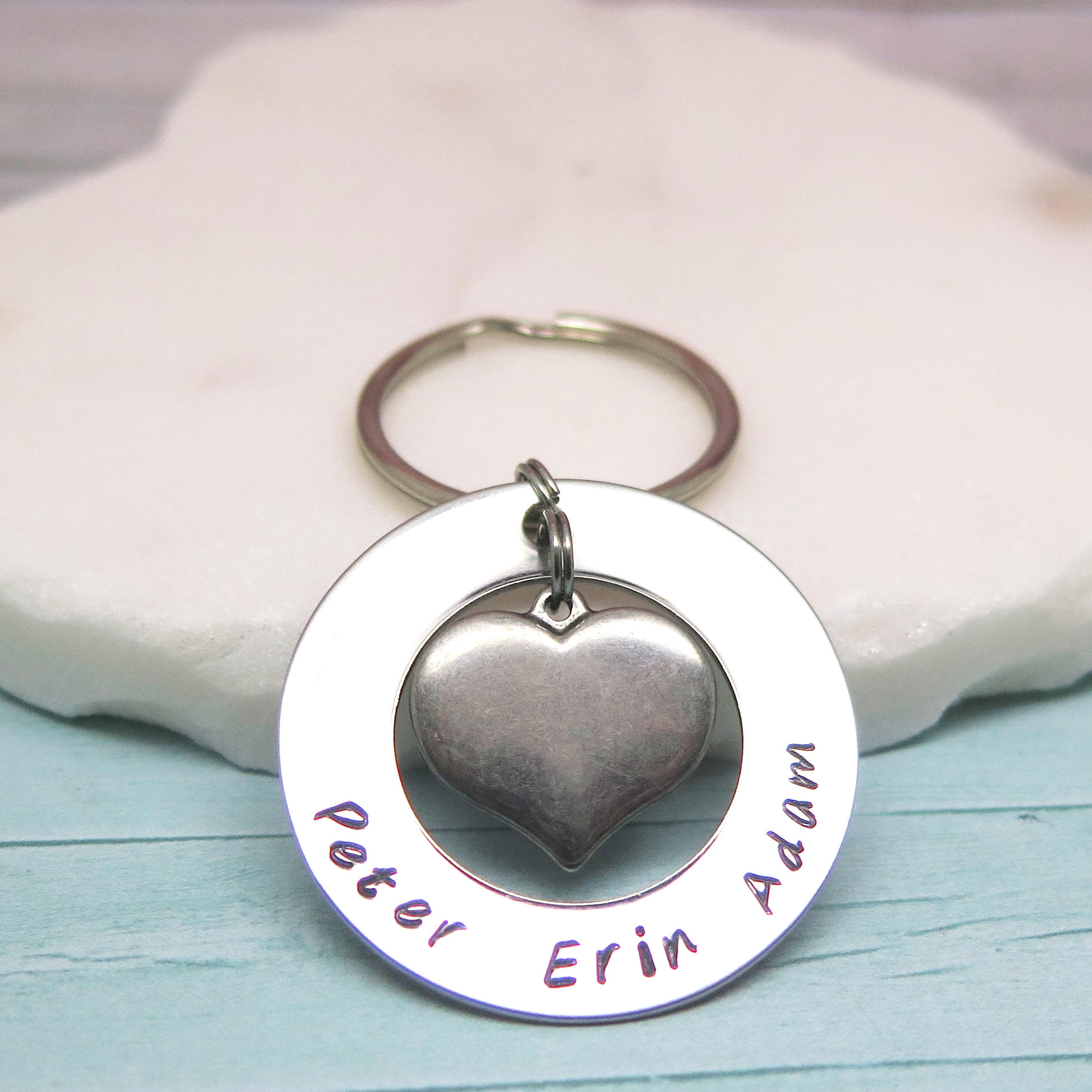 Hand Gestempelt Personalisierte Schlüsselanhänger Edelstahl Herz Charm Hand Gestempelt Personalisierte Schlüsselanhänger Edelstahl Herz Charm von ThetaJewellery