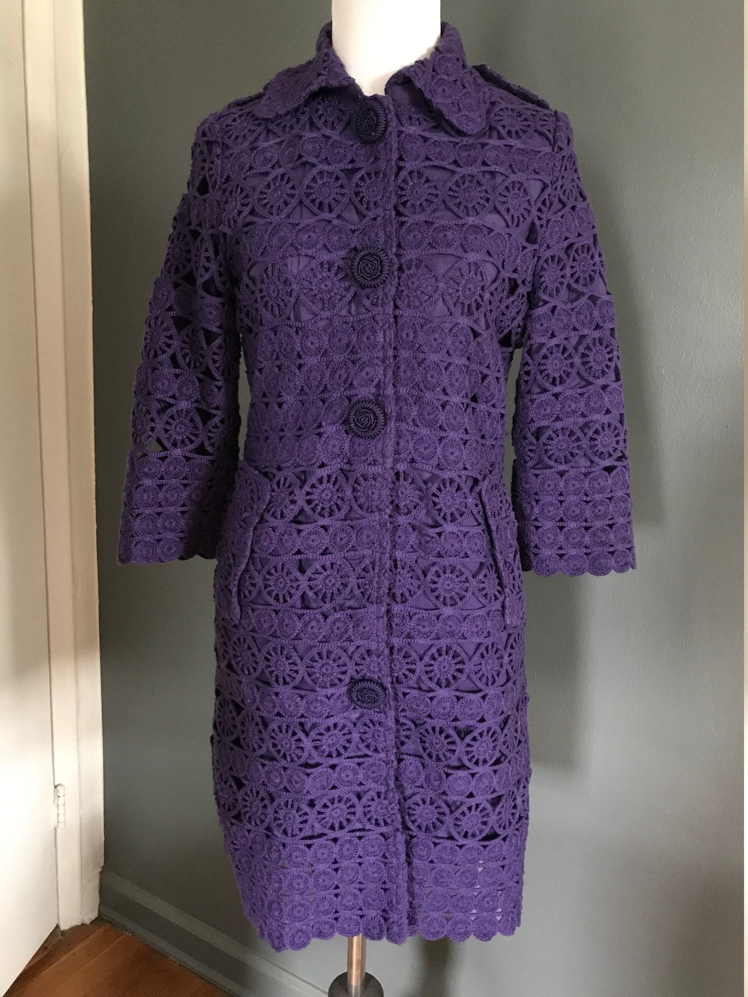 Jahrgang Lila Häkelmantel von ThevintagelandStore