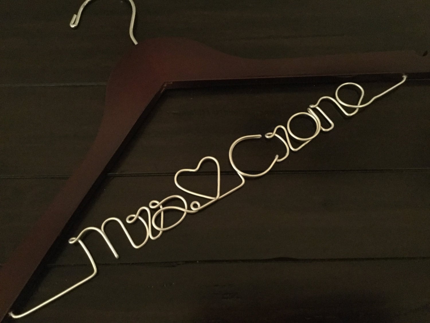 Cyber-Wochenend-Verkauf. Feierliche Eröffnung. Personalisierte Hochzeit Kleiderbügel/Braut Namen von Theweddinghangers29