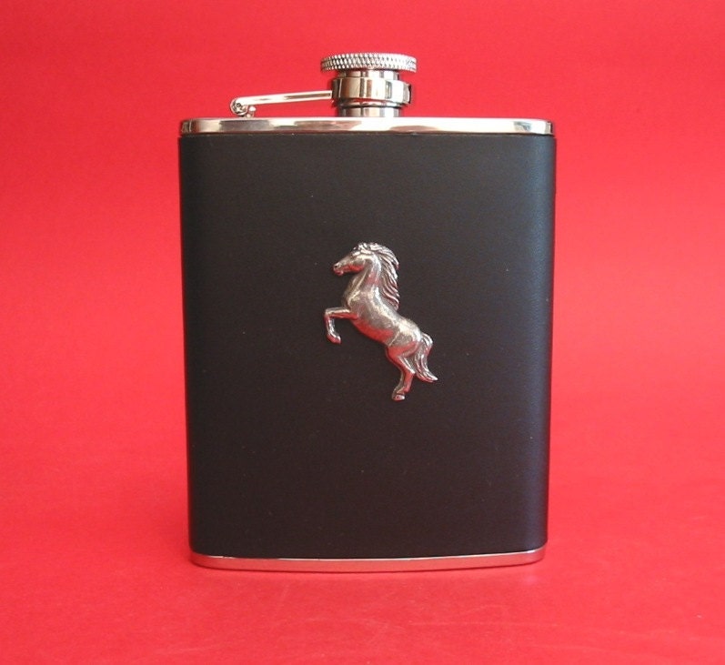Aufbäumenden Pferd Pony Design Leder Schwarz 6Oz Flachmann Pferdesport Geschenk Aufbäumenden Pferd Pony Design Leder Schwarz 6Oz Flachmann Pferdesport Geschenk von ThimblesnObjectDart