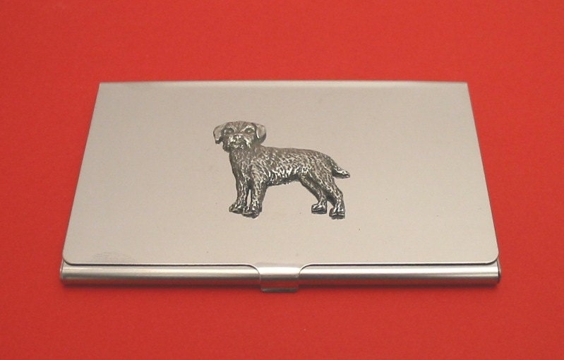 Border Terrier Hund Verchromt Kartenhalter Mit Hand-Cast-Zinn-Motiv-Mutter-Vater-Geschenk Border Terrier Hund Verchromt Kartenhalter Mit Hand-Cast-Zinn-Motiv-Mutter-Vater-Geschenk von ThimblesnObjectDart