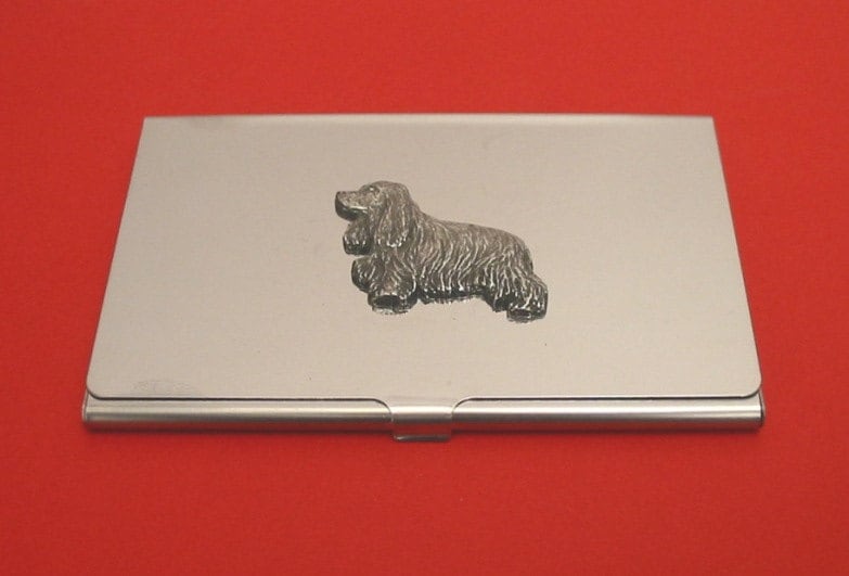 Cocker Spaniel Hund Verchromt Kartenhalter Mit Hand-Cast-Zinn-Motiv-Mutter-Vater-Geschenk von ThimblesnObjectDart
