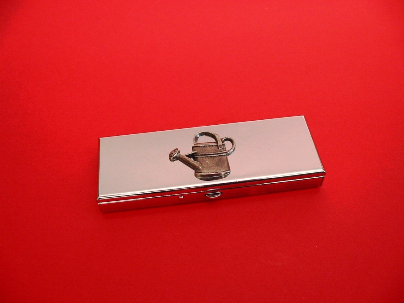 Gießkanne Design Seven Days Chrom Pillenbox - Medikamente Organisator Pillendose Kleine Schmuckbox Muttertagsgeschenk Für Gärtner Gießkanne Design Seven Days Chrom Pillenbox - Medikamente Organisator Pillendose Kleine Schmuckbox Muttertagsgeschenk Für Gärtner von ThimblesnObjectDart
