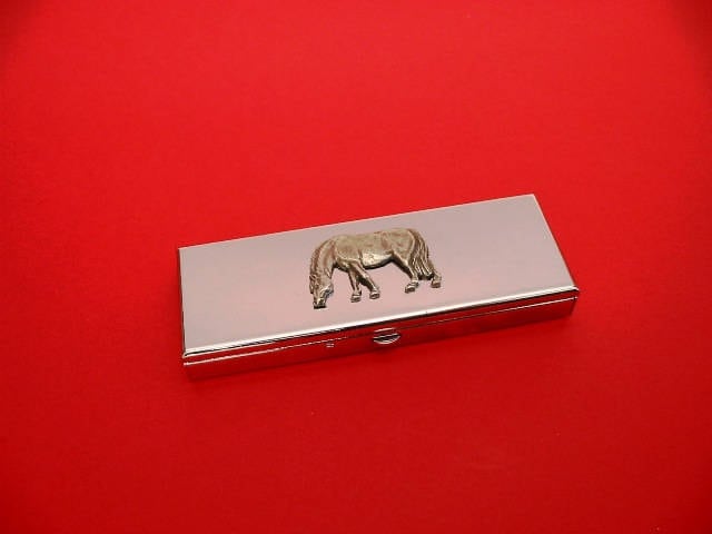 Grasendes Pferd Design Chrom Pillenbox Für Sieben Tage - Medikamente Organisator Reisepillenhalter Kleine Schmuckbox Geschenk Mama Oder Papa Grasendes Pferd Design Chrom Pillenbox Für Sieben Tage - Medikamente Organisator Reisepillenhalter Kleine Schmuckbox Geschenk Mama Oder Papa von ThimblesnObjectDart