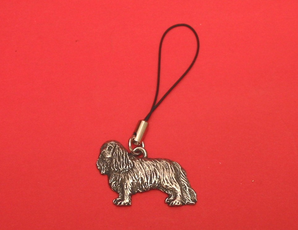 King Charles Spaniel Zinn Motiv Handy Charm Vet Mutter Vater Spaniel-Geschenk King Charles Spaniel Zinn Motiv Handy Charm Vet Mutter Vater Spaniel-Geschenk von ThimblesnObjectDart