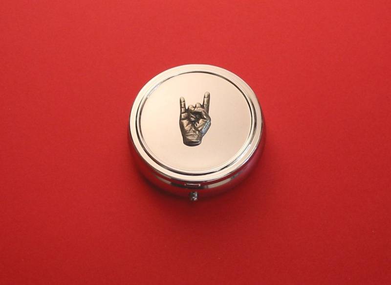 Rock On Pewter Motiv Auf Runden Chrom Mint/Pill Box Heavy Metal Musikgeschenk Rock On Pewter Motiv Auf Runden Chrom Mint/Pill Box Heavy Metal Musikgeschenk von ThimblesnObjectDart