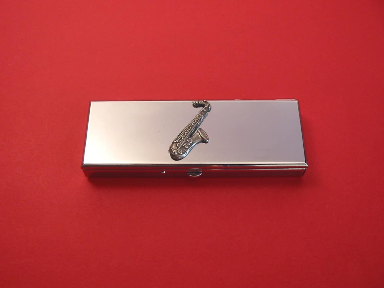 Saxophon Design Seven Days Pill Box - Medikamente Organisator Chrom Pillendose Kleine Schmuckbox Jazz Musik Geschenk Saxophon Design Seven Days Pill Box - Medikamente Organisator Chrom Pillendose Kleine Schmuckbox Jazz Musik Geschenk von ThimblesnObjectDart