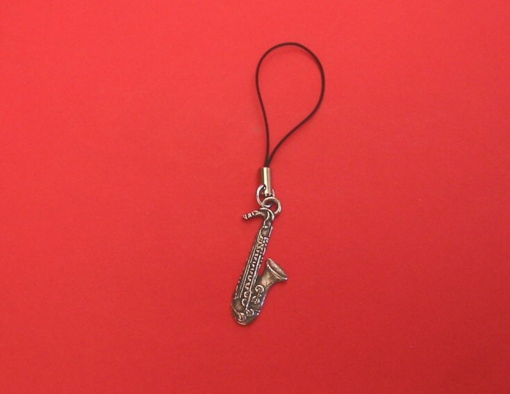 Saxophon Zinn Handy Charm Vet Mutter Vater Musik Geschenk Saxophon Zinn Handy Charm Vet Mutter Vater Musik Geschenk von ThimblesnObjectDart