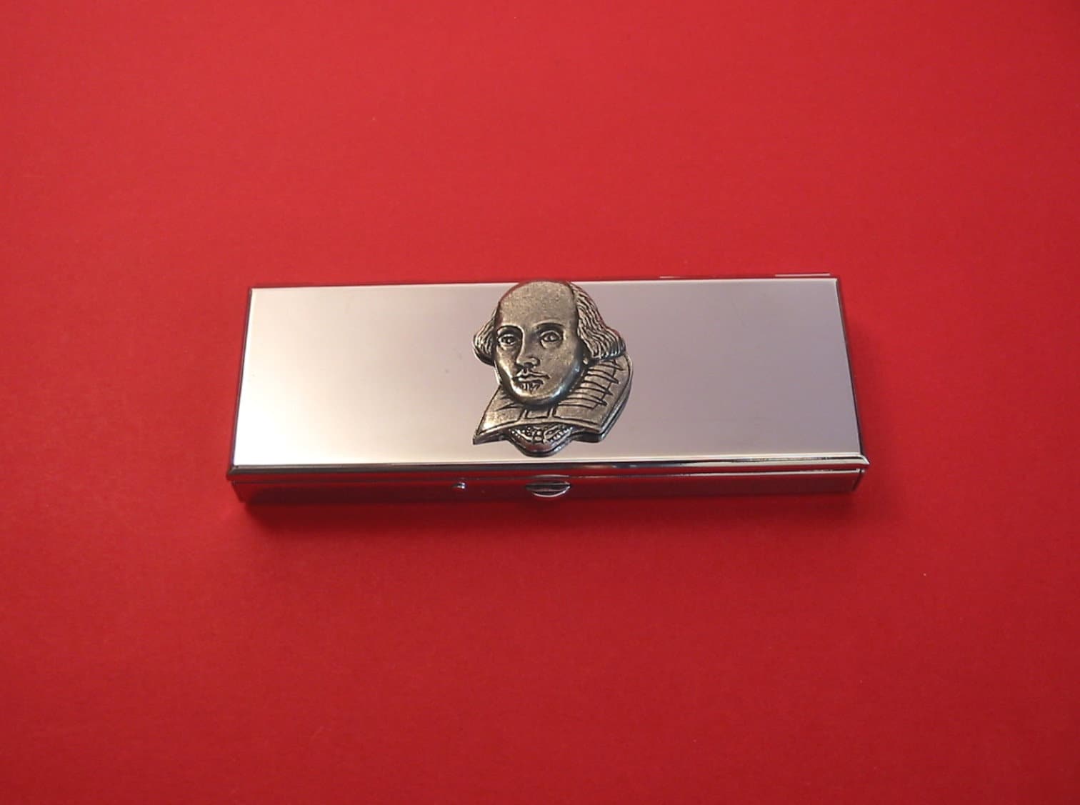 Shakespeare Design Sieben Tage Pille Box - Medikamente Veranstalter Chrom Fall Kleine Trinket Muttertag Vatertagsgeschenk Shakespeare Design Sieben Tage Pille Box - Medikamente Veranstalter Chrom Fall Kleine Trinket Muttertag Vatertagsgeschenk von ThimblesnObjectDart