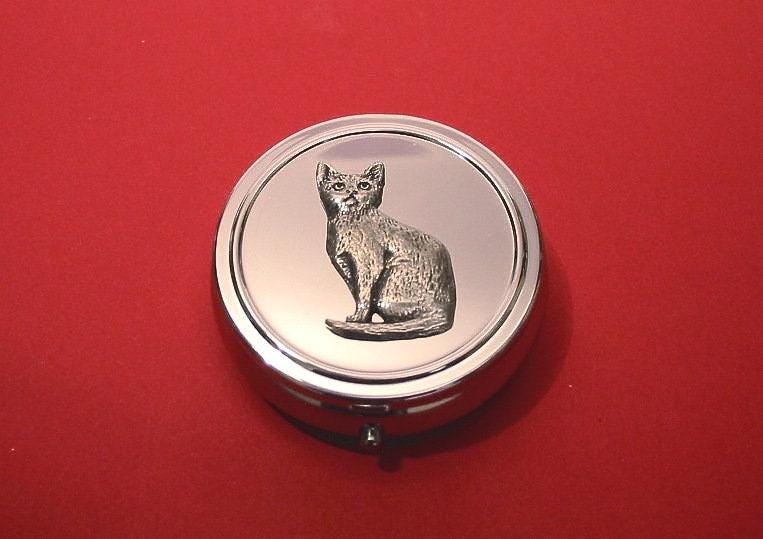 Sitzende Katze Zinn Motiv Auf Runden Chrom Mint/Pillendose Mutter Vater Weihnachten Pferd Geschenk Sitzende Katze Zinn Motiv Auf Runden Chrom Mint/Pillendose Mutter Vater Weihnachten Pferd Geschenk von ThimblesnObjectDart