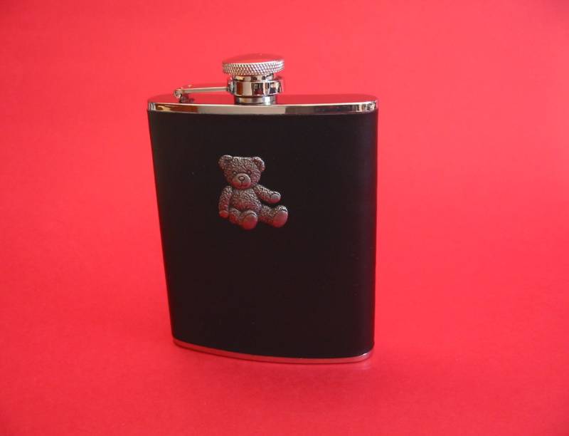 Teddy Bär Design Schwarz Leder 6 Unzen Flachmann Teddybär-Enthusiasten Mutter Weihnachtsgeschenk Teddy Bär Design Schwarz Leder 6 Unzen Flachmann Teddybär-Enthusiasten Mutter Weihnachtsgeschenk von ThimblesnObjectDart