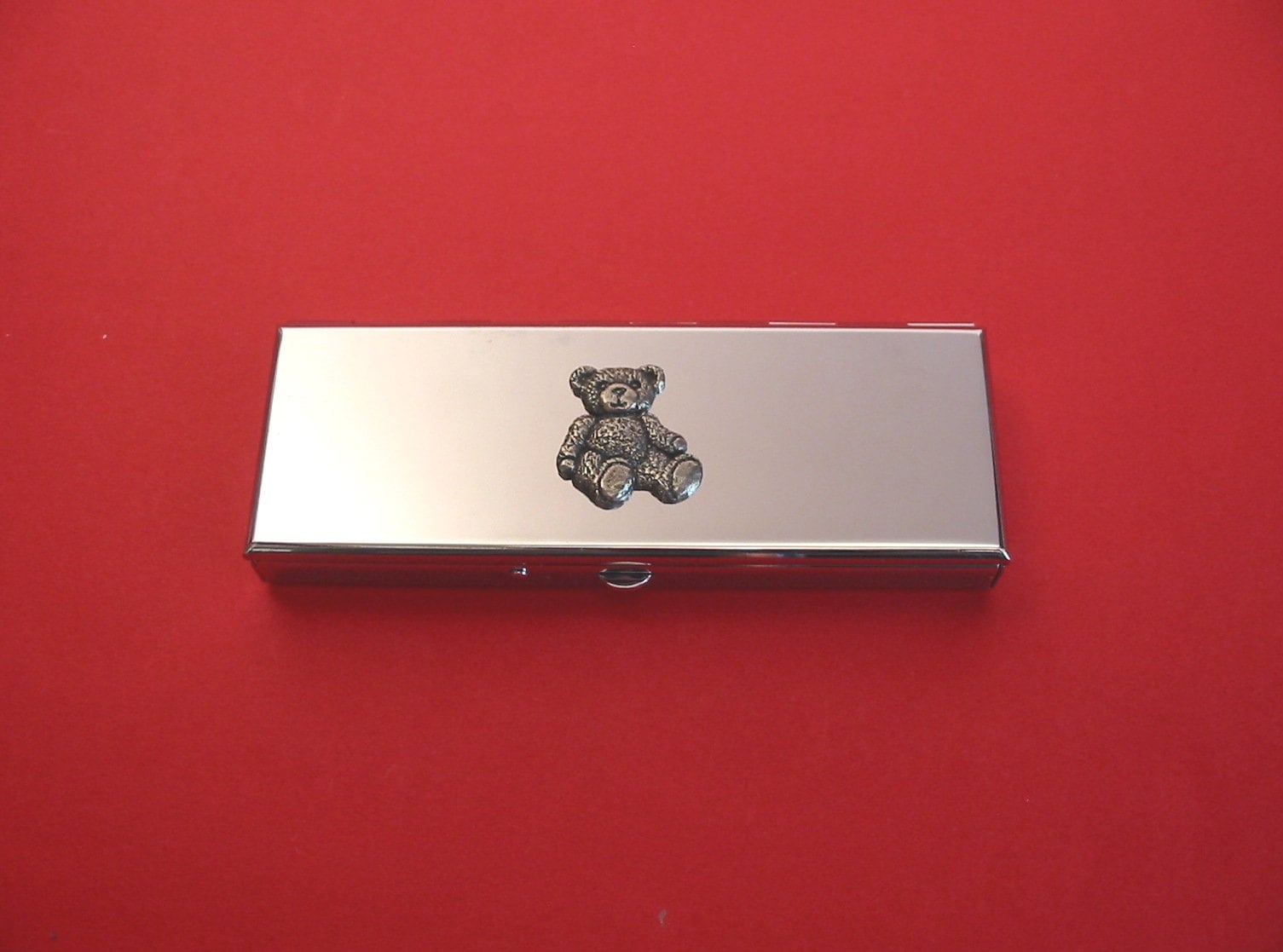 Teddybär Design Seven Days Chrom Pillendose - Medikamente Organisator Kleine Schmuckbox Geschenk Teddybär Design Seven Days Chrom Pillendose - Medikamente Organisator Kleine Schmuckbox Geschenk von ThimblesnObjectDart