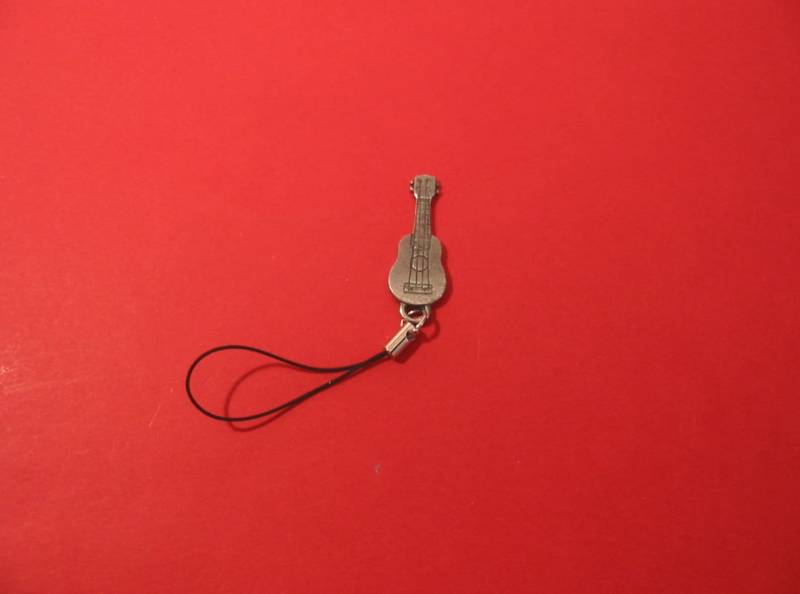 Ukulele Pewter Handy Charm Mutter Vater Musikgeschenk von ThimblesnObjectDart