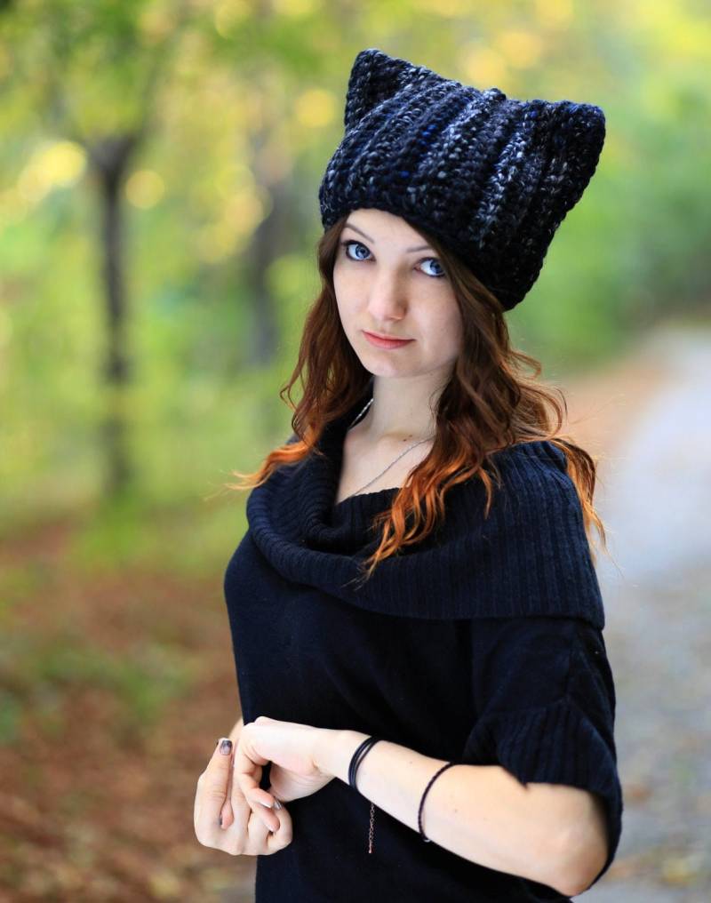 Gehäkelte Katzenohren Mütze - Dunkle Wintermütze Unisex Erwachsene von ThingsFS