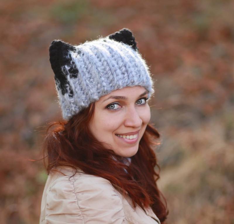 Gehäkelte Wolfsmütze Hellgraue Slouchy-Mütze Mit Schwarzen Ohren von ThingsFS