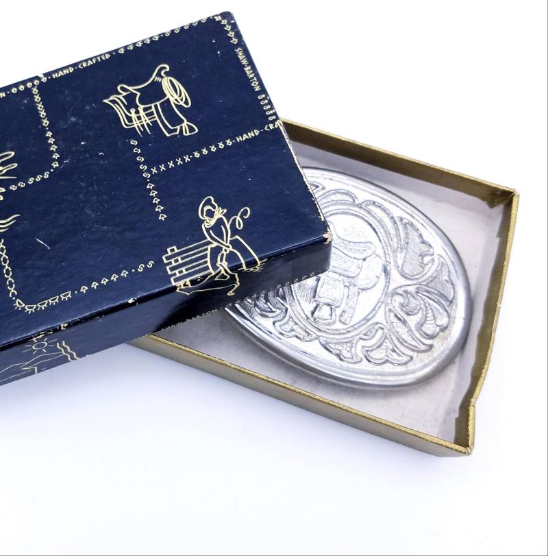 Avon Silvertone Western Sattel Oval Gürtelschnalle in Original Box von ThingsGrandmaKept