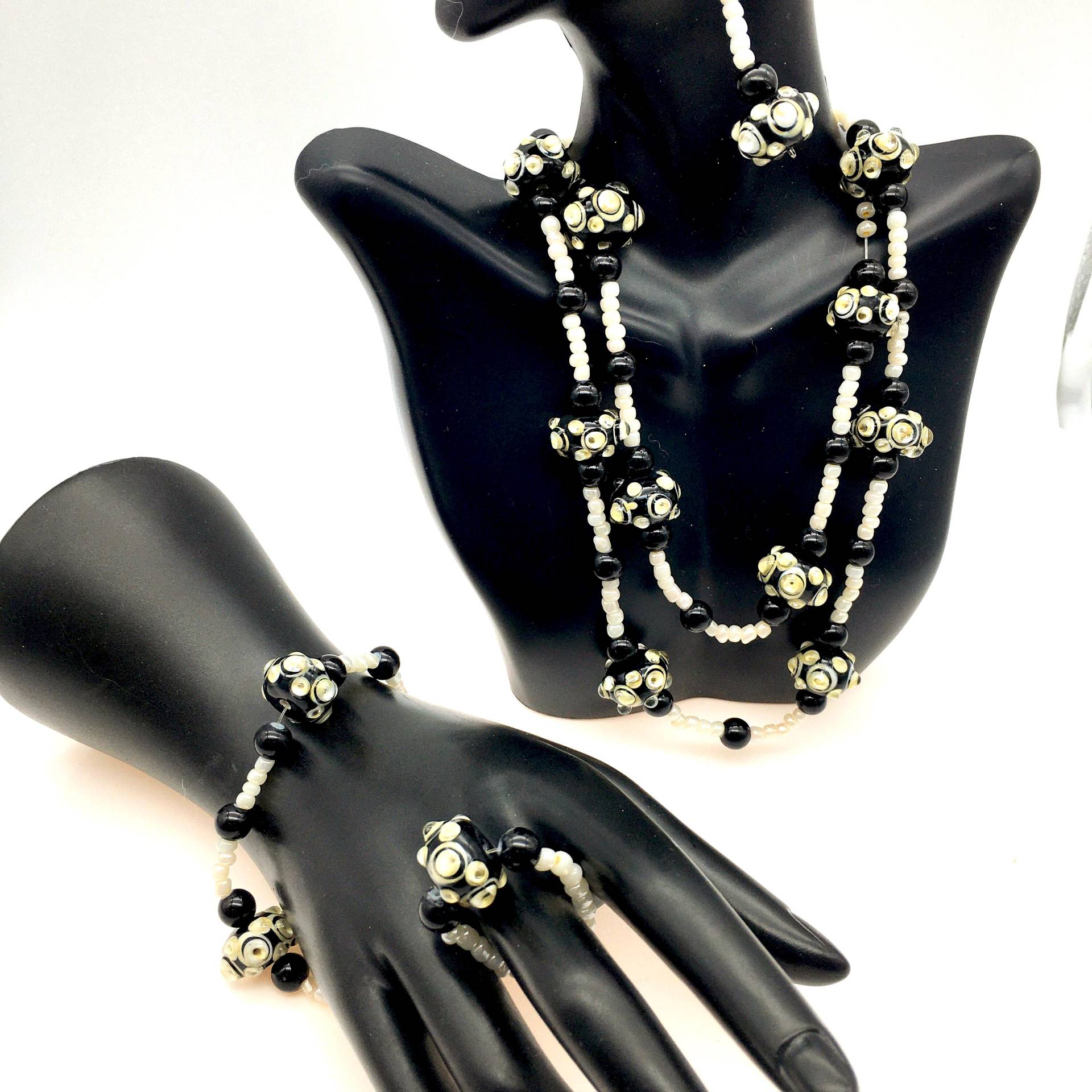 Dieses Ist Ein Wunderschönes 4 Stück Set in Den Farben Schwarz, Gelb & Weiß von ThingsGrandmaKept