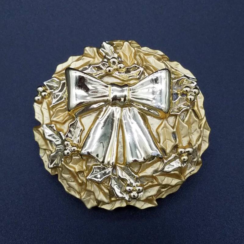 Gold Ton Musik Adventskranz Brosche von ThingsGrandmaKept