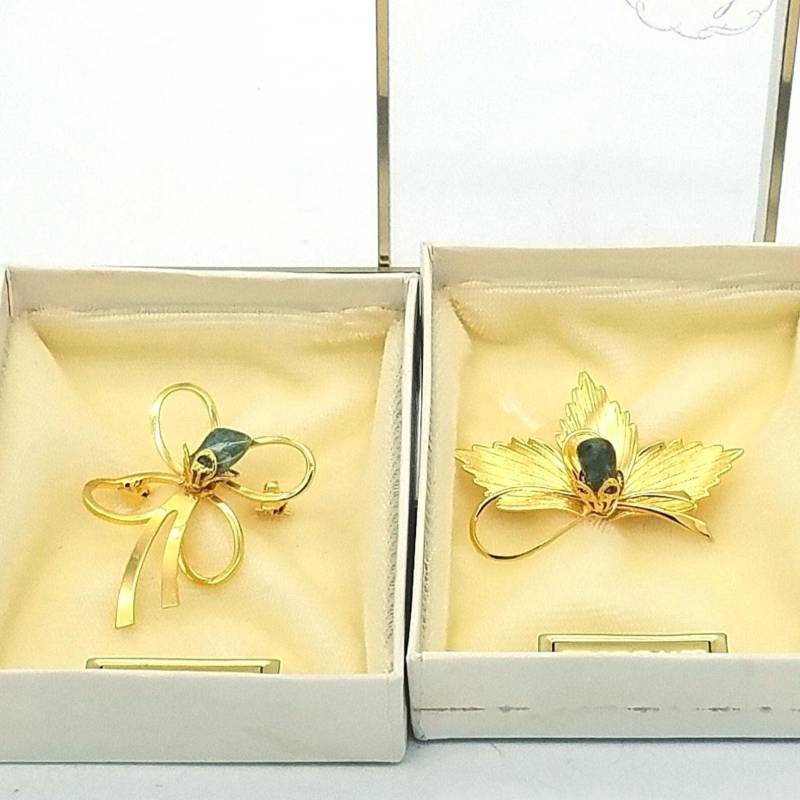 Jade & 14K Vergoldete Blatt Broschen Prestige Von Coro, Old Stock - Ihre Wahl Der Stile Jade & 14K Vergoldete Blatt Broschen Prestige Von Coro, Old Stock - Ihre Wahl Der Stile von ThingsGrandmaKept