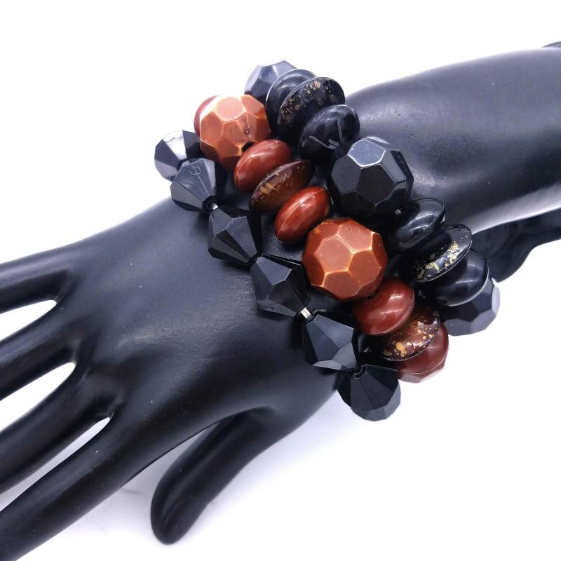 Set Mit 3 Schwarzen Und Braunen Lucite Bead Stretch Armbändern von ThingsGrandmaKept