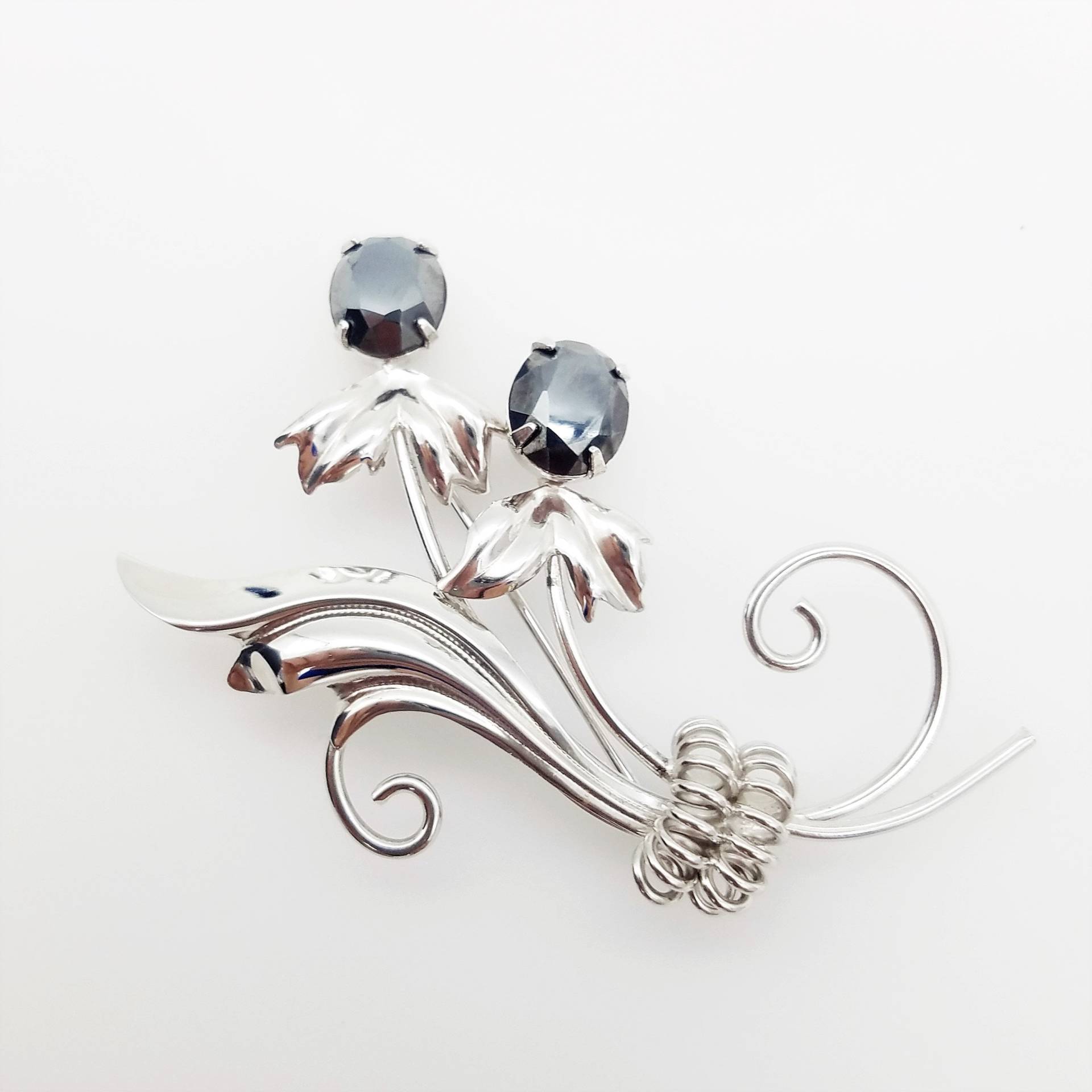 Vintage Sorrento Sterling Silber & Hämatit Blumen Spray Brosche Vintage Sorrento Sterling Silber & Hämatit Blumen Spray Brosche von ThingsGrandmaKept