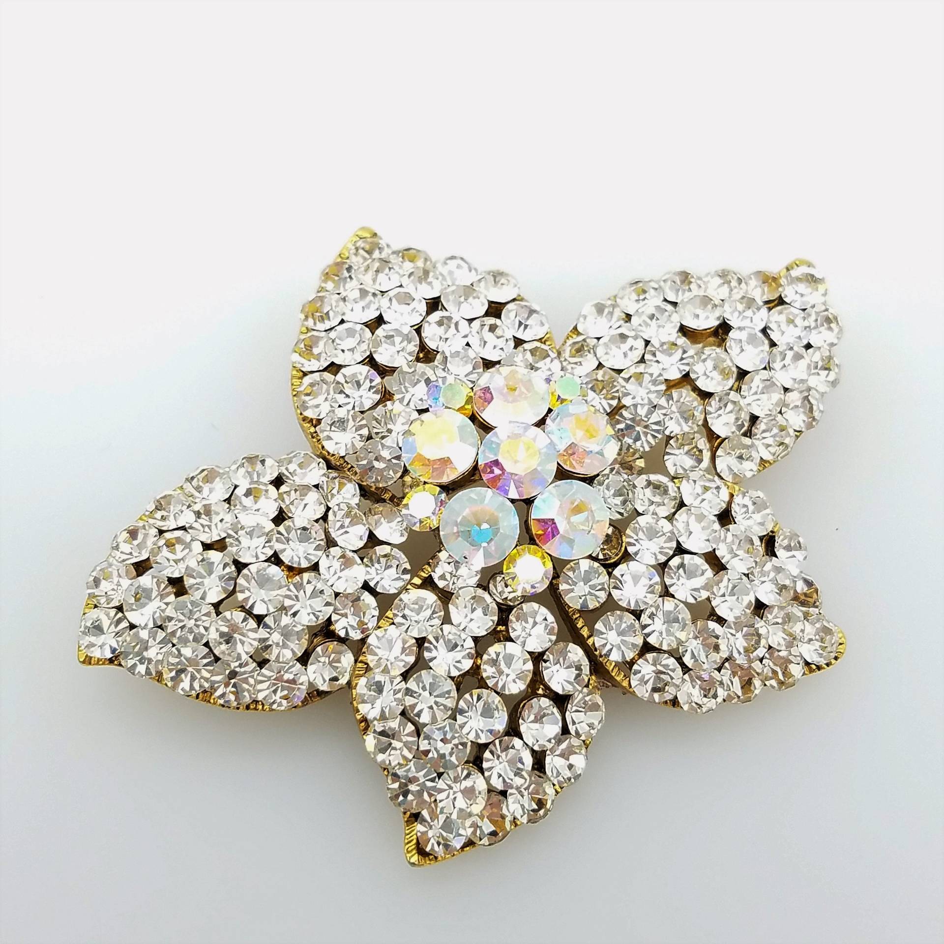 Vintage Strass Blumen Brosche Weiss & Ab Kristall Anstecknadel Vintage Strass Blumen Brosche Weiss & Ab Kristall Anstecknadel von ThingsGrandmaKept