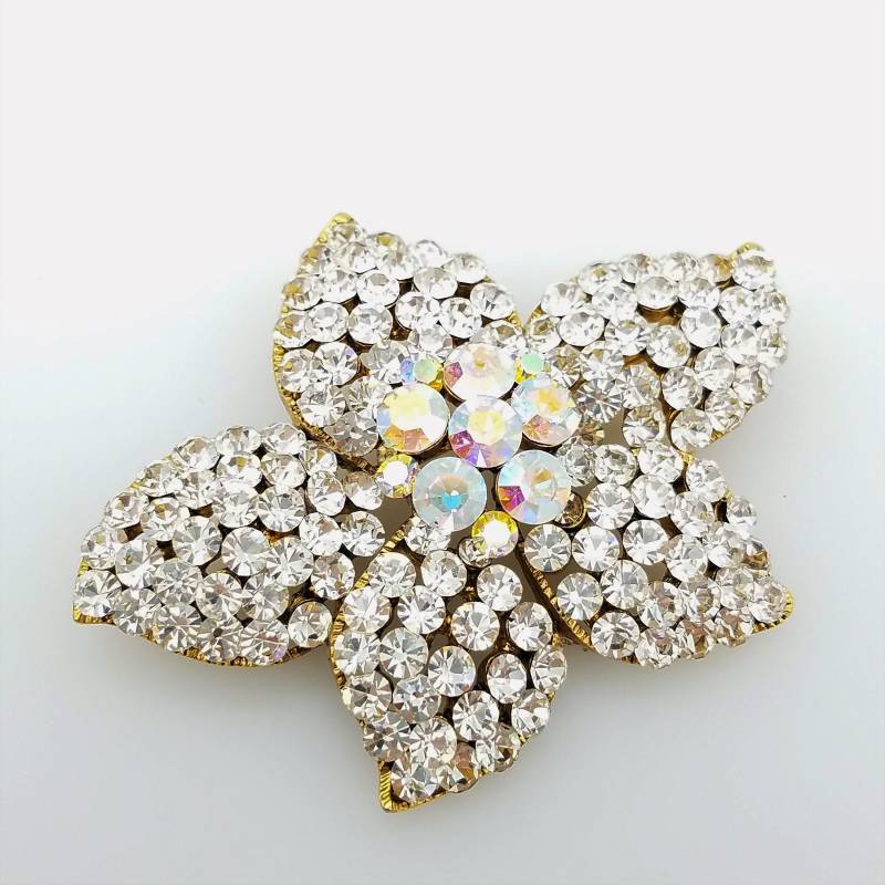 Vintage Strass Blumen Brosche Weiss & Ab Kristall Anstecknadel Vintage Strass Blumen Brosche Weiss & Ab Kristall Anstecknadel von ThingsGrandmaKept