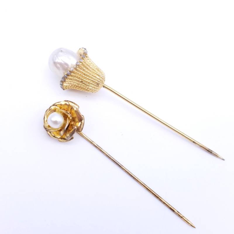 Zwei Faux Perle & Gold-Ton Stick Pins von ThingsGrandmaKept