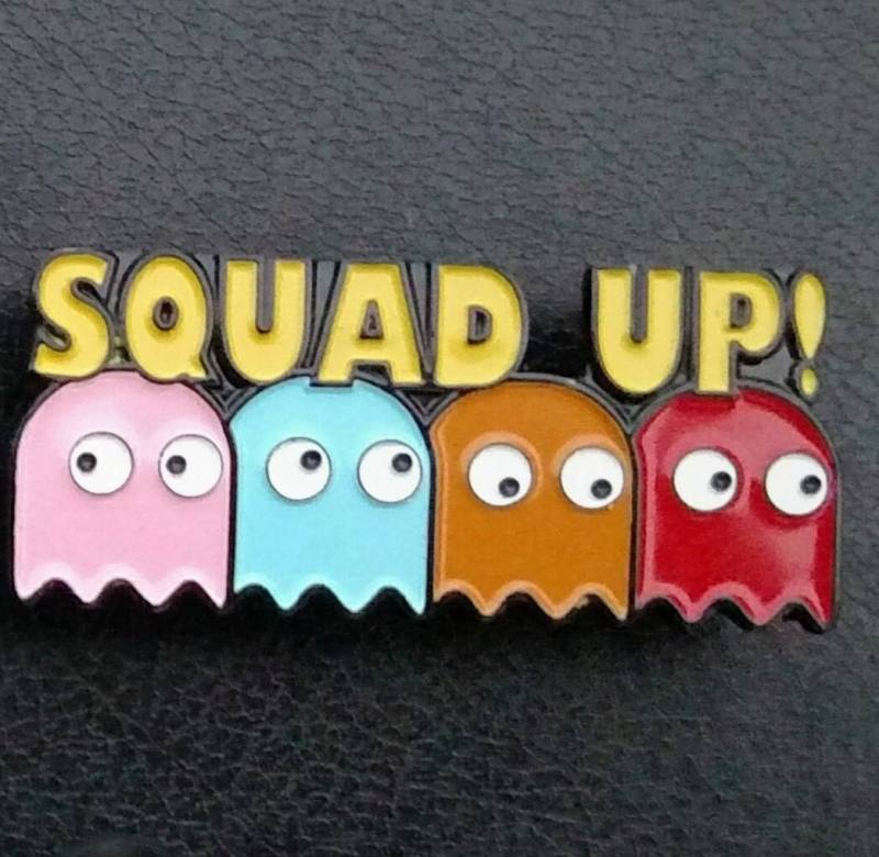 Kader Auf Wirf Den Og/Glow in The Dark Pin Zurück Kader Auf Wirf Den Og/Glow in The Dark Pin Zurück von ThingsThatKickass