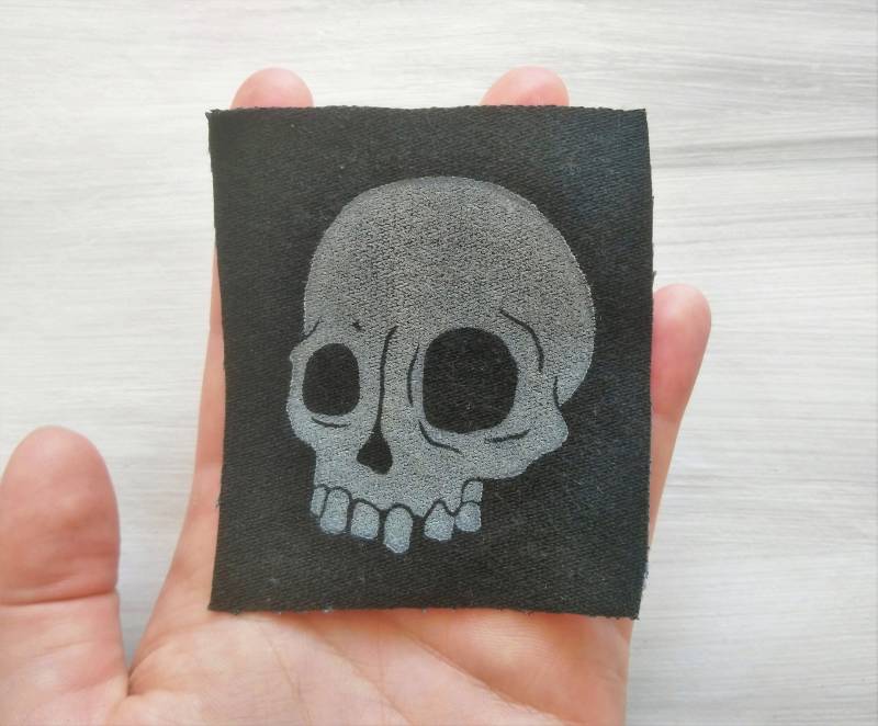 Handgedruckter Totenkopf Aufnäher || Skull Patch Punk Gothic Anatomie von ThinkPariahCreations