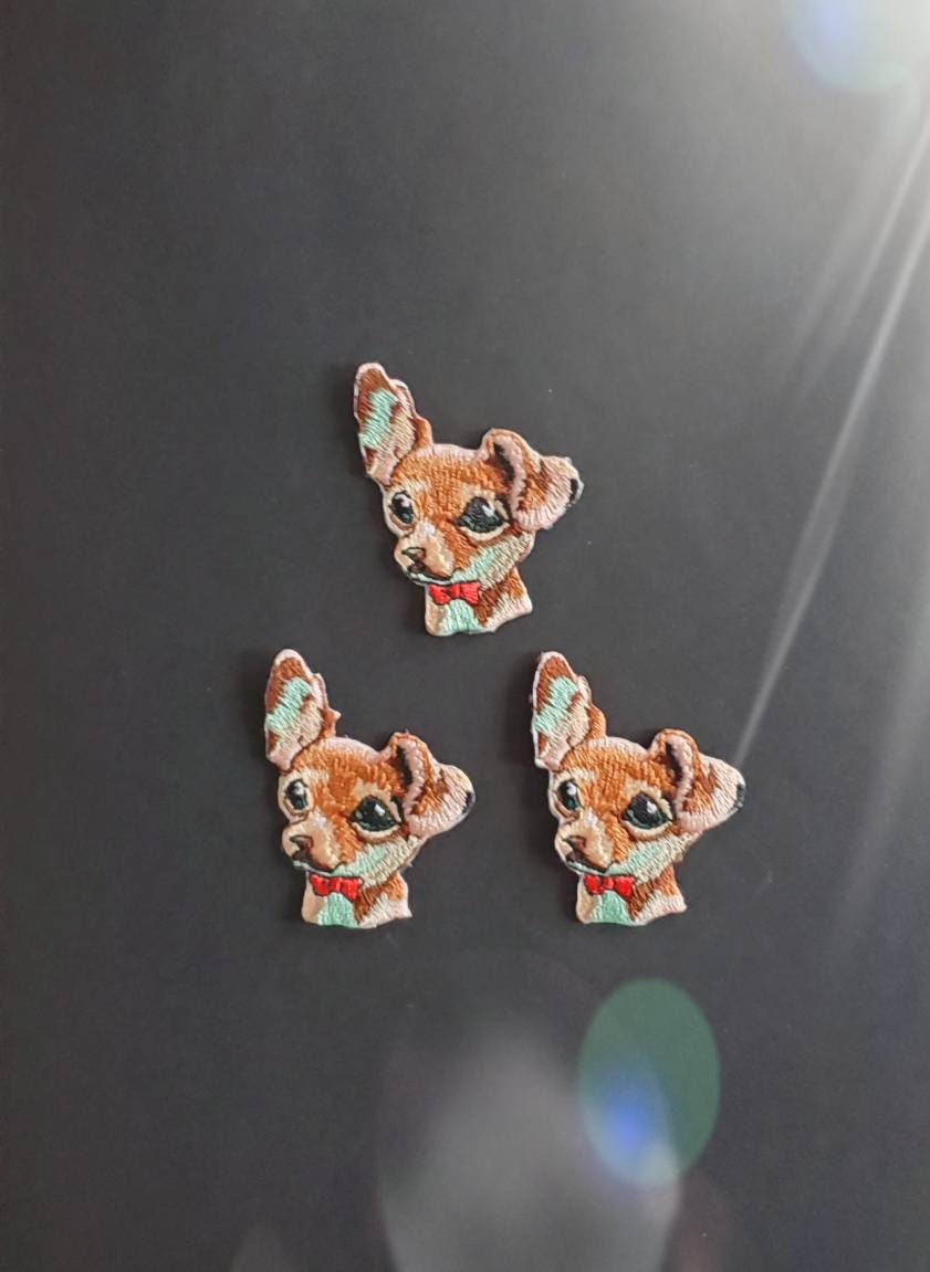 Niedliche Braune Chihuahua-Taschen-Welpen Gestickte Aufnäher von ThinkPatchCo