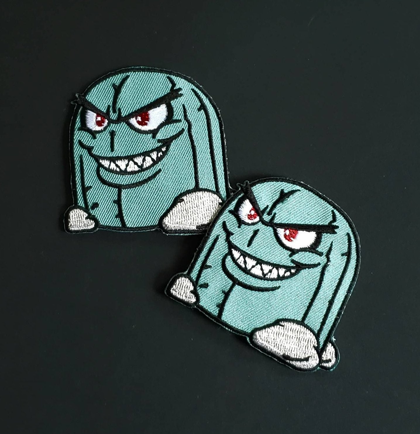 Set Von 2 Evil Cactus Gestickte Aufnäher Zum Aufbügeln von ThinkPatchCo